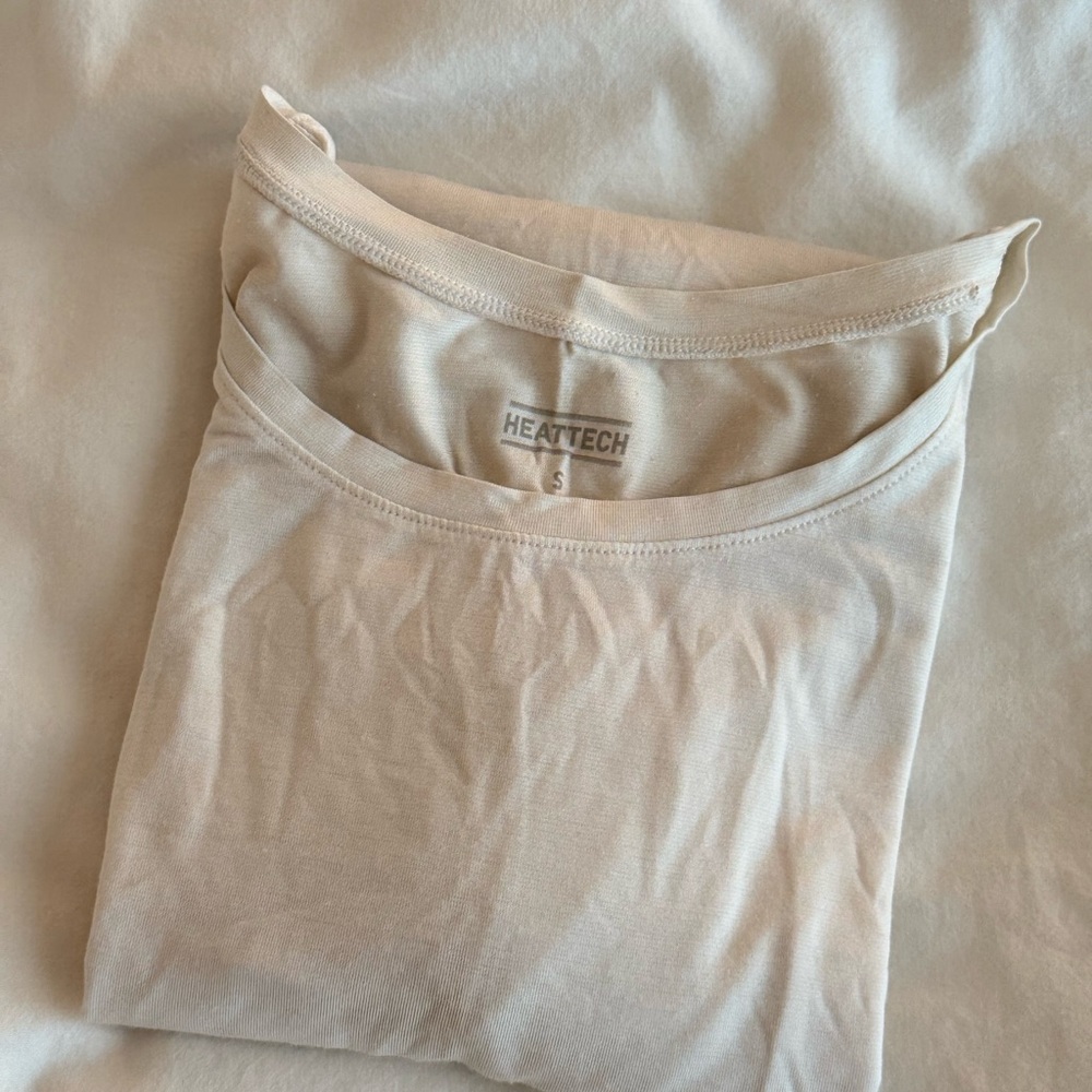 Uniqlo HEATTECH Crew Neck Shirt